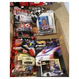 VARIOUS HIT WHEELS NASCAR RACERS MARK MARTIN 1:64