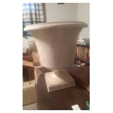 17" TALL FLOWER POT PLASTIC