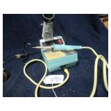 WELLER TC 202 SOLDERING STATION - HEATS UP HOT &