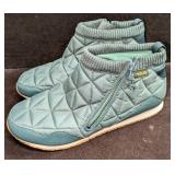 Teva Mens Size 12 Mid Quilted Boots