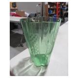 VASELINE VTG VASE 8"