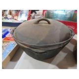 CAST IRON BEAN POT W/LID & HANDLE