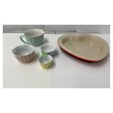 Le crueset heart shaped pan and measuring cups