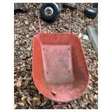 True temper 4 cu ft  wheelbarrow, needs new tire