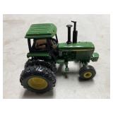 1/64 John Deere 4455 tractor