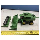 1/64 John Deere 9750 combine with 2 heads