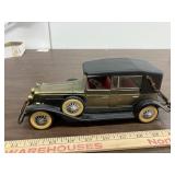 Vintage AM Radio Lincoln car,