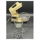 VTG OSTER REGENCY KITCHEN CENTER/ MIXER w/ BOWLS