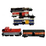 EIGHT LIONEL CARS INCLUDING CABOOSE