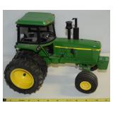 ERTL 1:16 Diecast John Deere 4630 Tractor