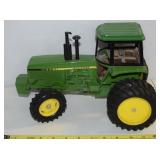 ERTL 1:16 Diecast John Deere MFWD Row Crop