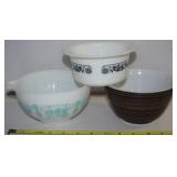 (3) Vtg Pyrex Bowls Amish Butterpint, Old Town &