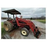 695 Case International Tractor W/ 2250 Loader