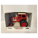 Ertl IH 1568 V-8 Tractor