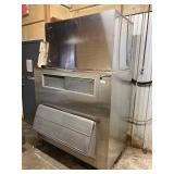 Hoshizaki 1200lbs Ice Machine & Bin