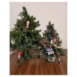 2 small Christmas trees spode